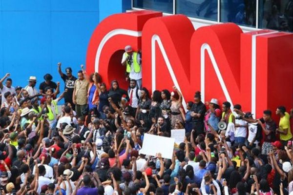 Polis şiddetini görmeyen CNN'e ABD'lilerden tepki
