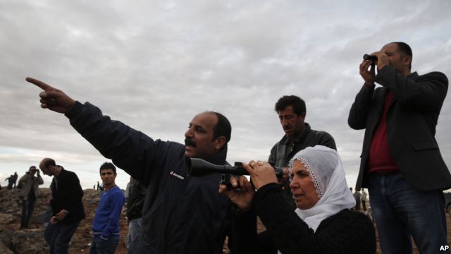 ABD Kobani'ye Havadan Silah ve Malzeme Attı
