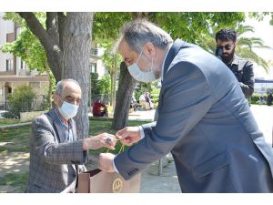 İstanbul Müftüsü, 65 yaş ve üstü vatandaşlara Kur'an-ı Kerim hediye etti