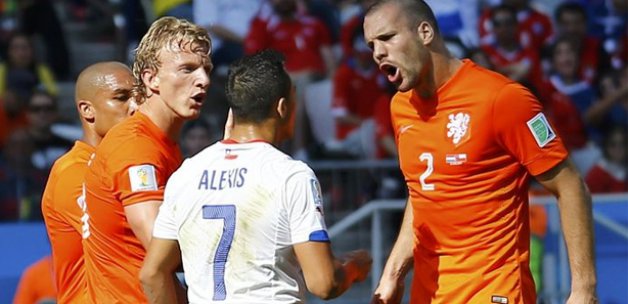 Hollanda 3 te 3 YAPTI Şili'yi de geçti 2-0