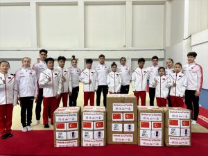 Antalya'ya gelen Çin Artistik Cimnastik Milli Takımı'ndan depremzedeler için anlamlı yardım