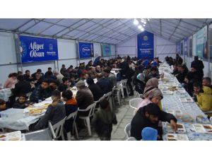 Bitlis'te kurulan çadırda günlük 500 kişiye iftar veriliyor