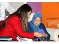 Sinop'ta huzurevinde kalan yaşlılar kurslarla el becerilerini geliştiriyor