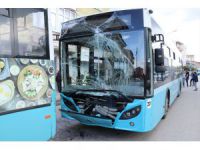 GÜNCELLEME - Erzurum'da şehir içi otobüslerinin karıştığı kazada 15 yolcu yaralandı