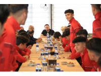 Ankara Keçiörengücü yönetimi, şampiyon U17 takımıyla bir araya geldi