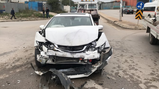 GÜNCELLEME - Kocaeli'de işçi servisi ile otomobil çarpıştı: 16 yaralı