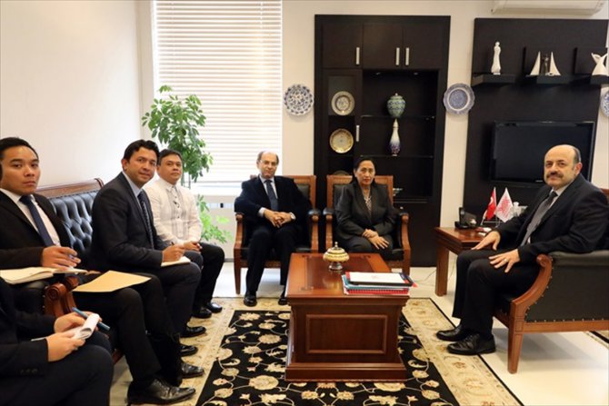 Filipinler'in Ankara Büyükelçisi Sanchez, YÖK Başkanı Saraç'ı ziyaret etti