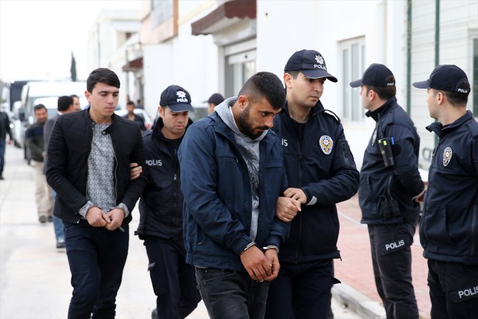 Adana'da polise zorluk çıkaran 6 kişi tutuklandı