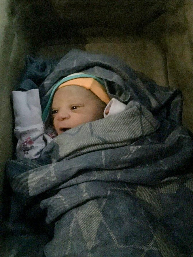 "Benel" bebek THY uçağında doğdu