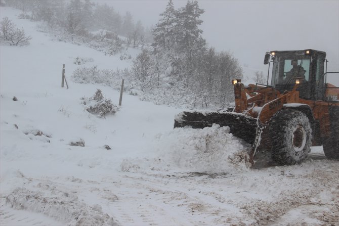 Sivas'ta 53 köy yolu ulaşıma kapandı