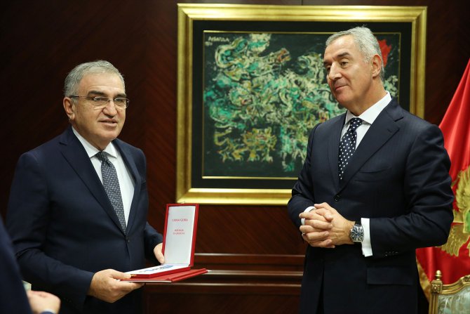Karadağ Cumhurbaşkanı Djukanovic'ten Büyükelçi Galip'e madalya