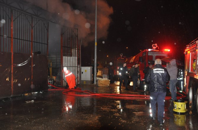 Antalya'da iş yeri yangını