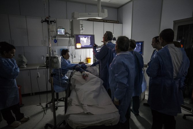 Pankreas ameliyatlarını 100 doktor canlı izledi