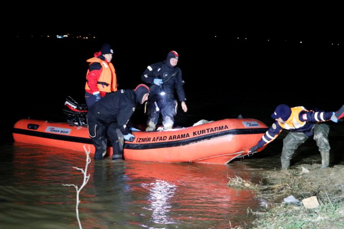 GÜNCELLEME - İzmir'de ördek avına çıkan avcıların kayığı battı: 2 ölü