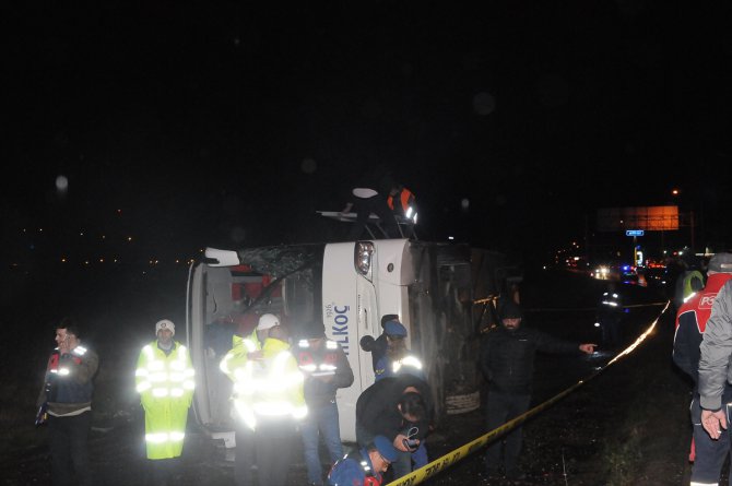 Yalova'da yolcu otobüsü devrildi: 12 yaralı