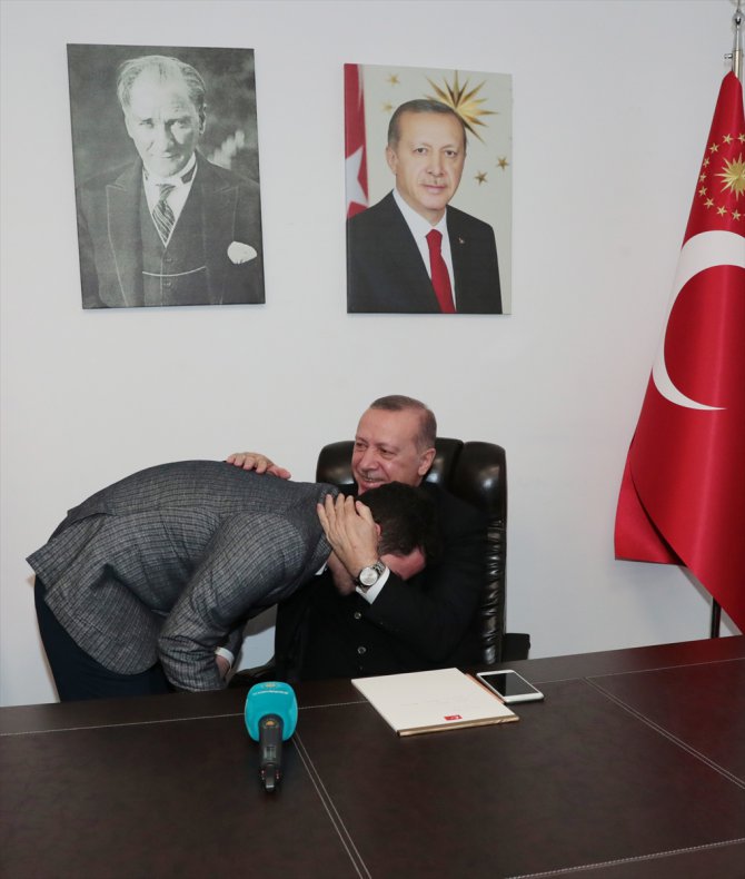 Cumhurbaşkanı Erdoğan, bir genç için kız istedi