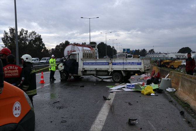 Aydın'da kamyonet beton bariyere çarptı: 1 ölü, 3 yaralı