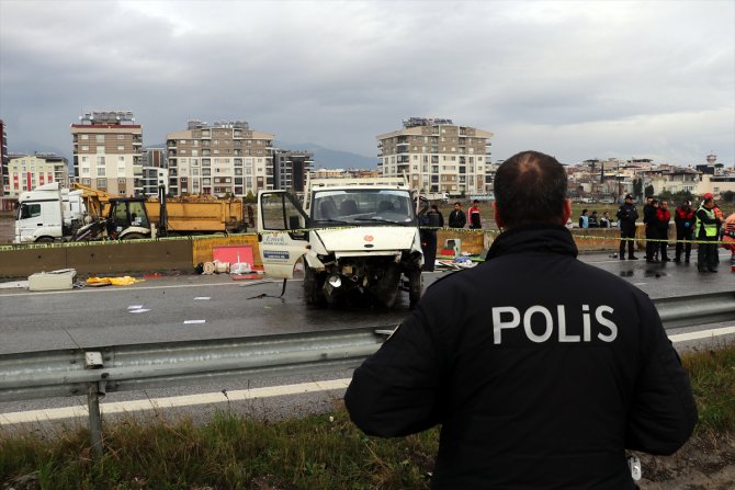 Aydın'da kamyonet beton bariyere çarptı: 1 ölü, 3 yaralı