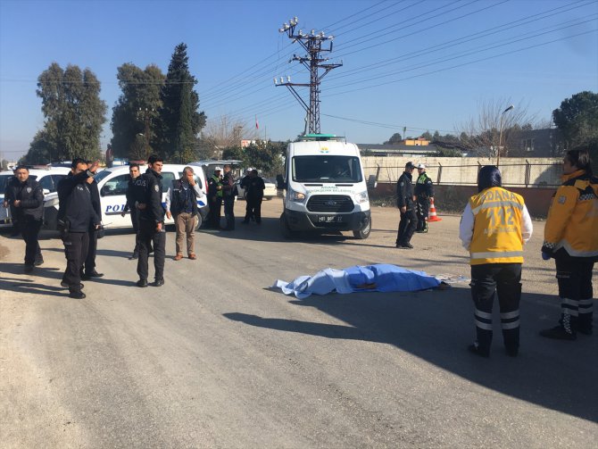 Adana'da kamyonun çarptığı yaya öldü
