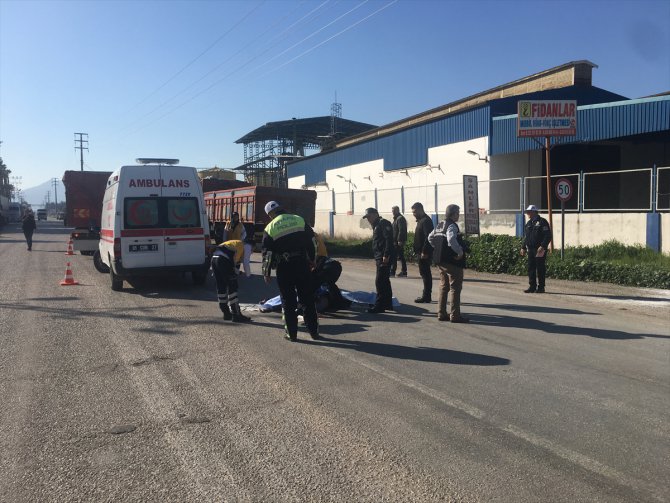 Adana'da kamyonun çarptığı yaya öldü