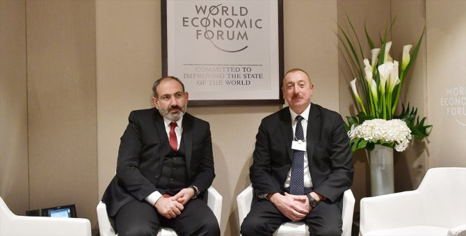 Aliyev ve Paşinyan Davos'ta görüştü