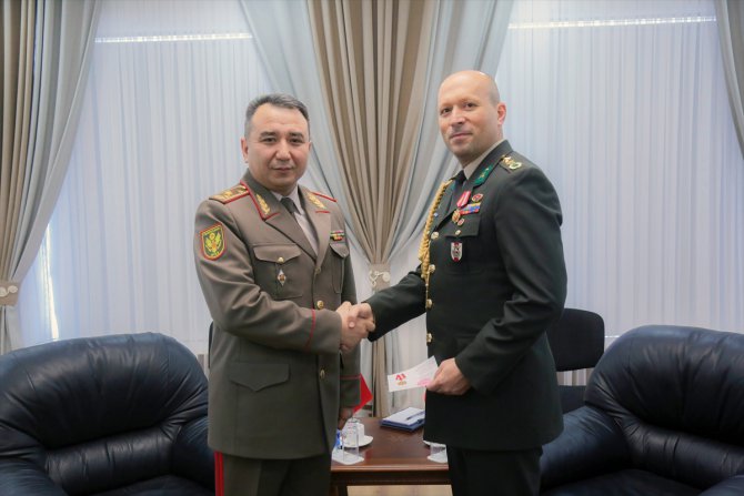 Kırgızistan Genelkurmay Başkanlığından Türk askeri ataşeye madalya