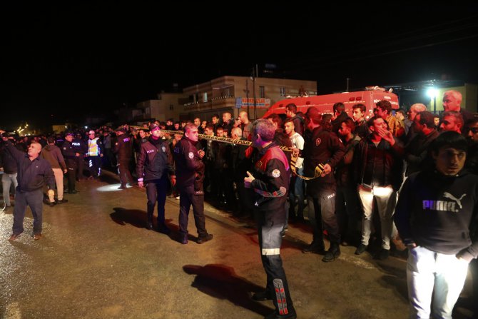 Adana’da midibüs devrildi: 3 ölü, 8 yaralı