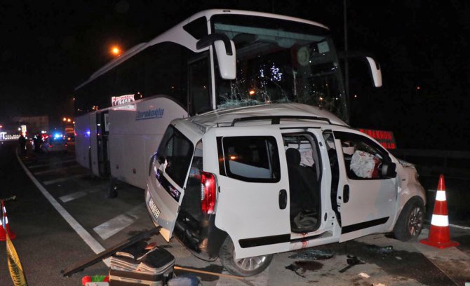 Adana'da trafik kazası: 3 ölü, 2 yaralı