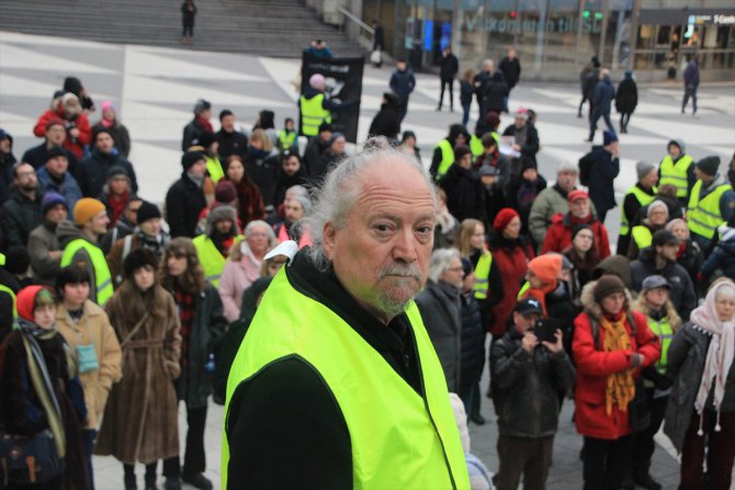 İsveç'te ''sarı yelekliler'' sokağa çıktı