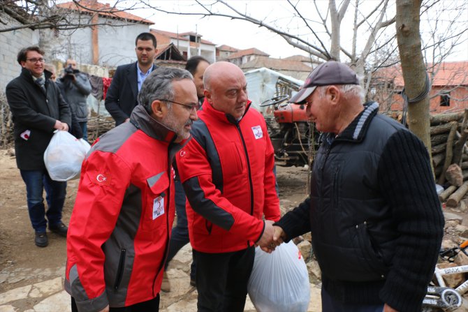 Türk Kızılayından Makedonya'ya giysi yardımı