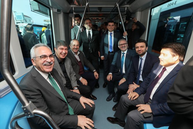 Bakan Çavuşoğlu tramvay hattında test sürüşü yaptı