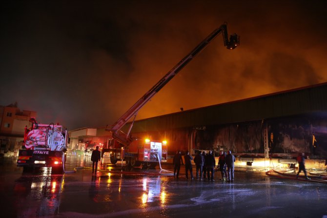 GÜNCELLEME - Adana'da fabrikada yangın
