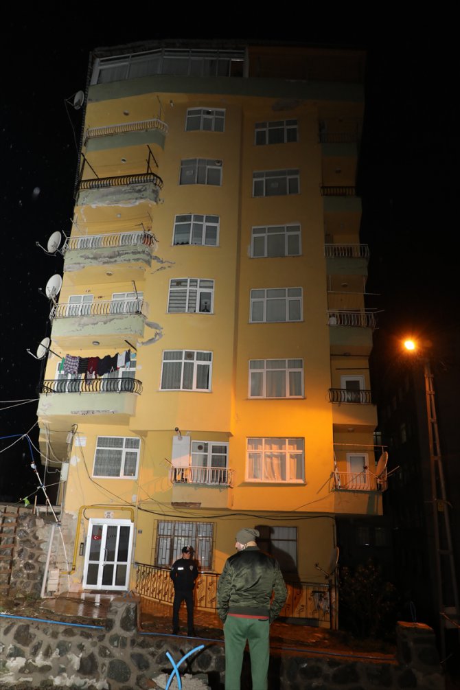 Rize'de 8 katlı bina tahliye edildi