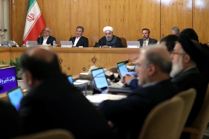 Ruhani'den "saygı çerçevesinde müzakereye hazırız" mesajı