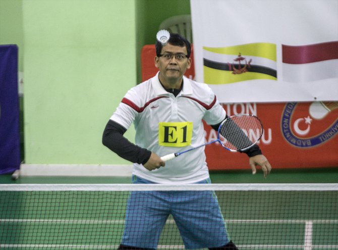 Büyükelçiler badminton oynadı