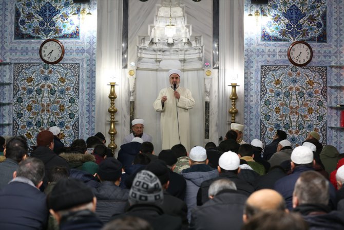 "Müslüman kimliğin inşası camidedir"