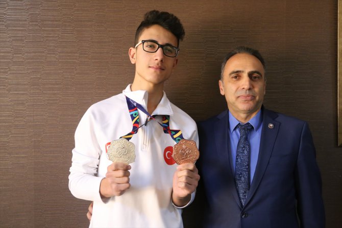 Ağabeyine özendi, EYOF 2019'da 2 madalya kazandı