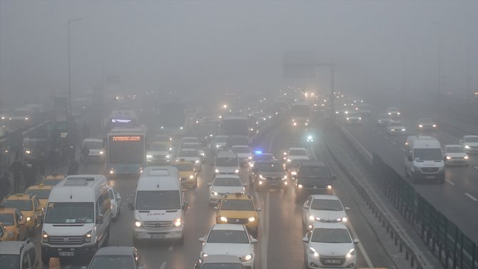 İstanbul'da hava trafiğine sis engeli