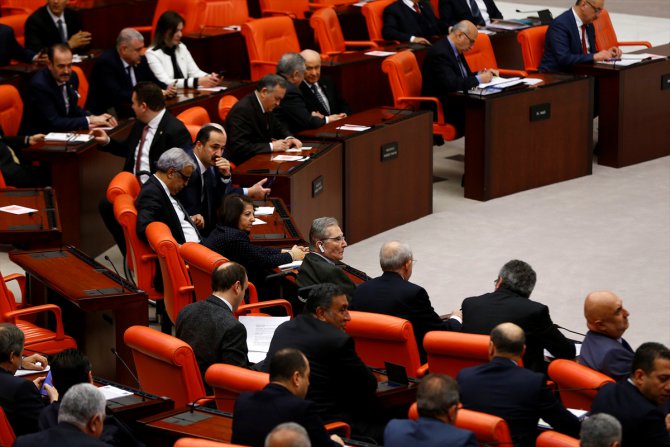 CHP Antalya Milletvekili Deniz Baykal yemin etti