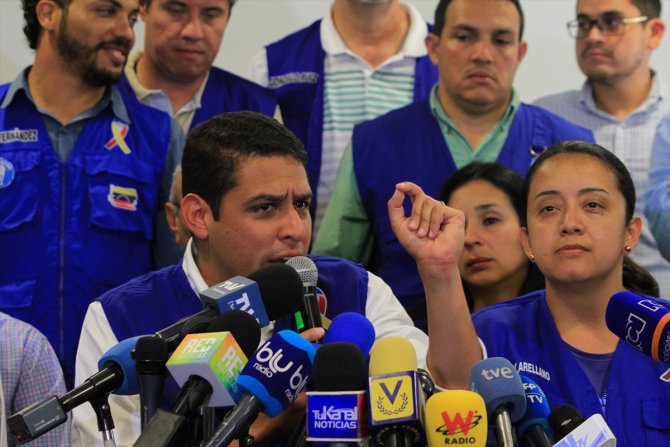 Muhalefet "yardımları" beyaz giyerek Venezuela’ya sokmayı deneyecek