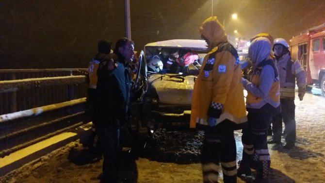Çekmeköy'de trafik kazası: 2 yaralı