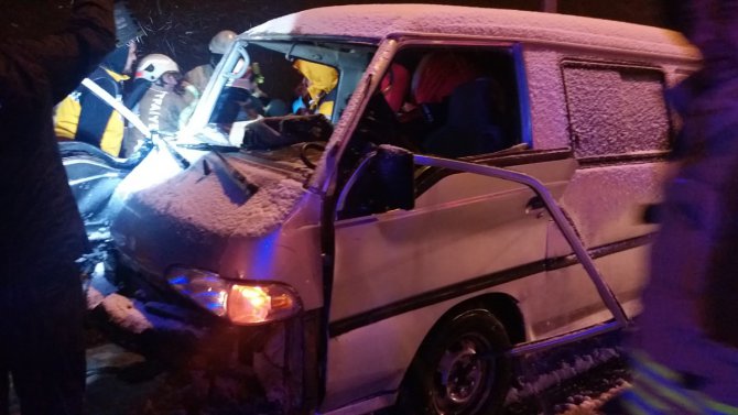 Çekmeköy'de trafik kazası: 2 yaralı