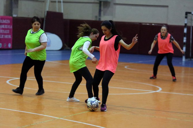 Edirne'de "Topuklu Kramponlar Futbol Turnuvası" başladı