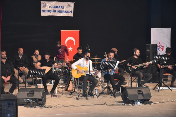 Hakkari'de köy çocukları için konser