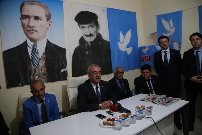 "Atatürk'ü istismar ediyorlar, pazarlıyorlar"