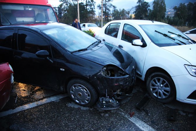 Hatay'da zincirleme trafik kazası: 1 yaralı