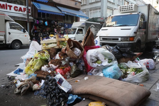 Şişli'de işçilerin grevi nedeniyle çöpler toplanmadı