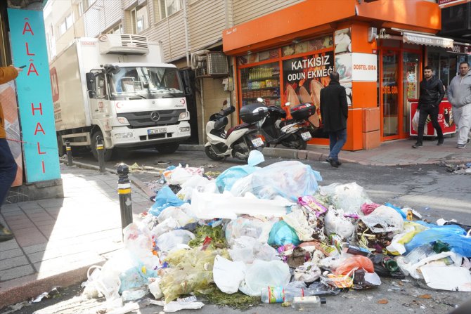 Şişli'de işçilerin grevi nedeniyle çöpler toplanmadı