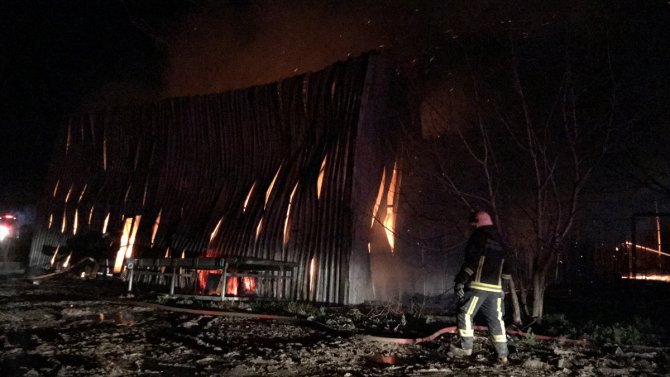 GÜNCELLEME - Bursa'da yatak fabrikasının deposunda yangın