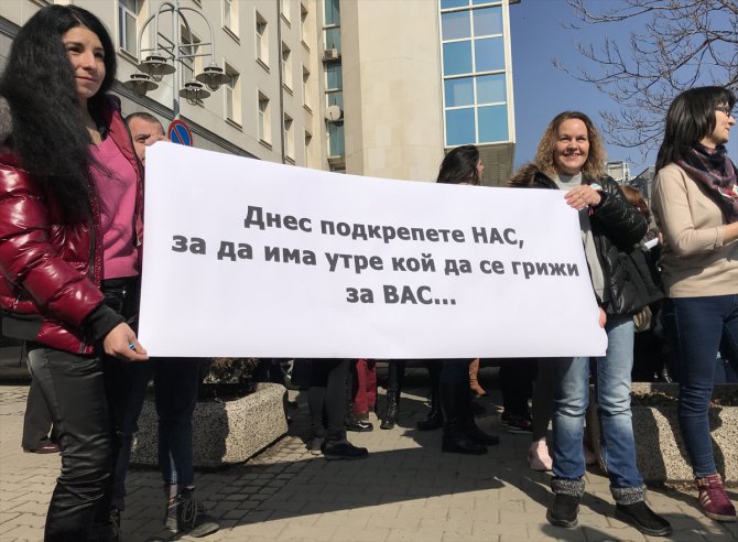 Bulgaristan'da hemşireler eylem yaptı